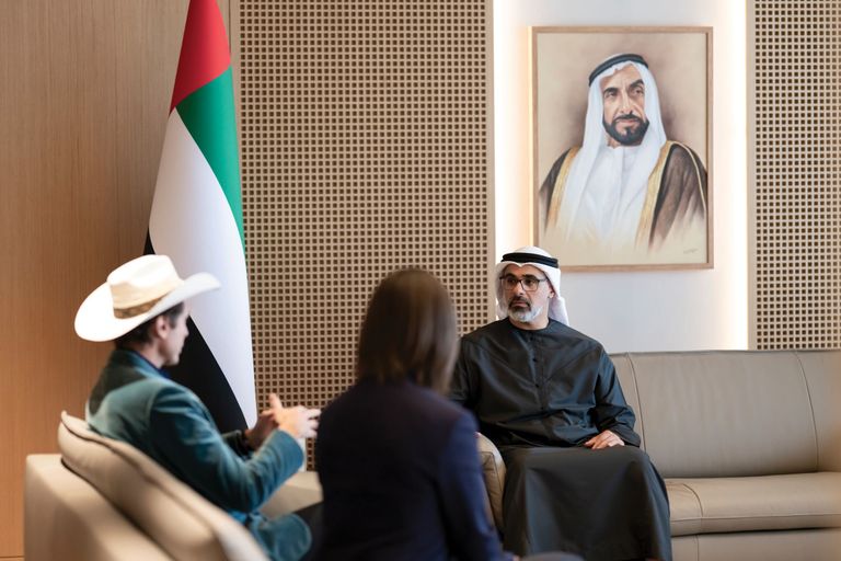 الشيخ خالد بن محمد بن زايد آل نهيان يشهد إطلاق الشراكة الاستراتيجية