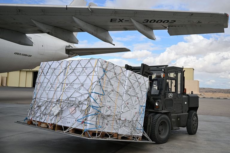 مساعدات إماراتية لأهل غزة