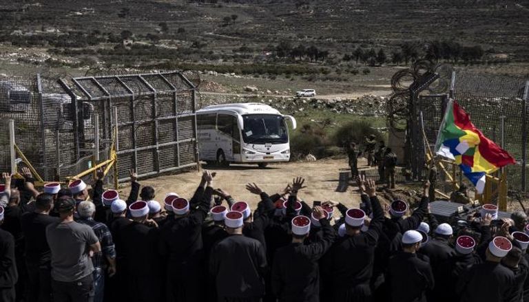 حافلة تقل وفدا من الدروز خلال زيارة لإسرائيل