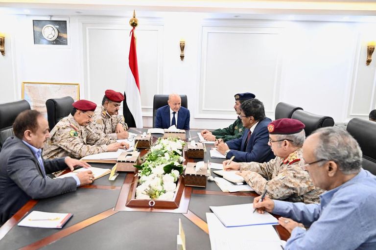 اجتماع رئيس المجلس الرئاسي اليمني رشاد العليمي بهيئة العمليات المشتركة