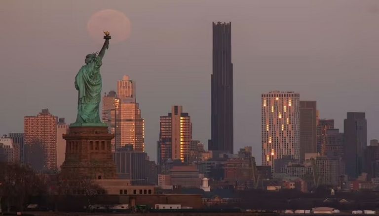 رافائيل غلوكسمان  وتمثال الحرية