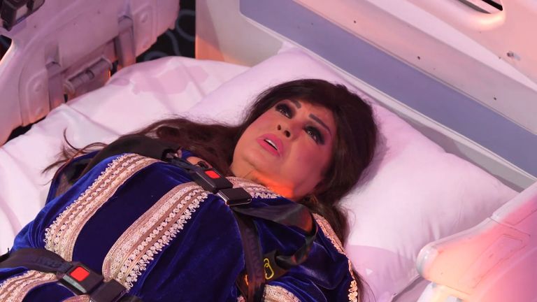 لون عباية فيفي عبده في رامز إيلون مصر لون عباية فيفي عبده في رامز إيلون مصر