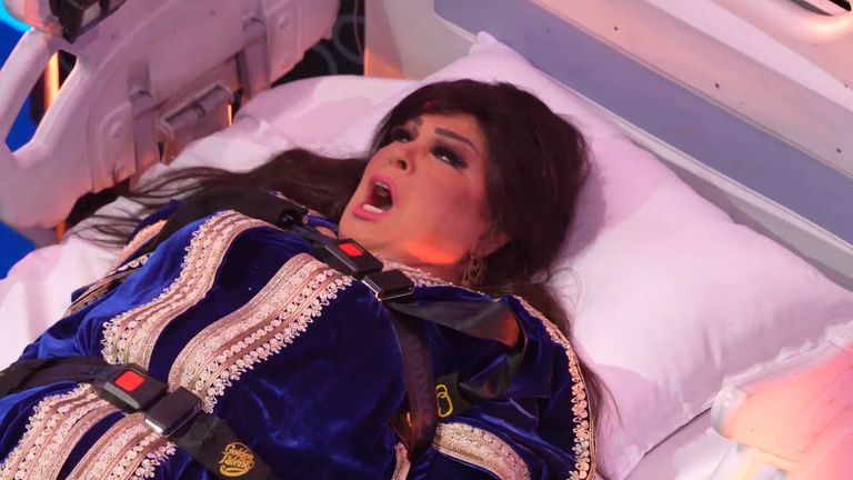 لون عباية فيفي عبده في رامز إيلون مصر لون عباية فيفي عبده في رامز إيلون مصر