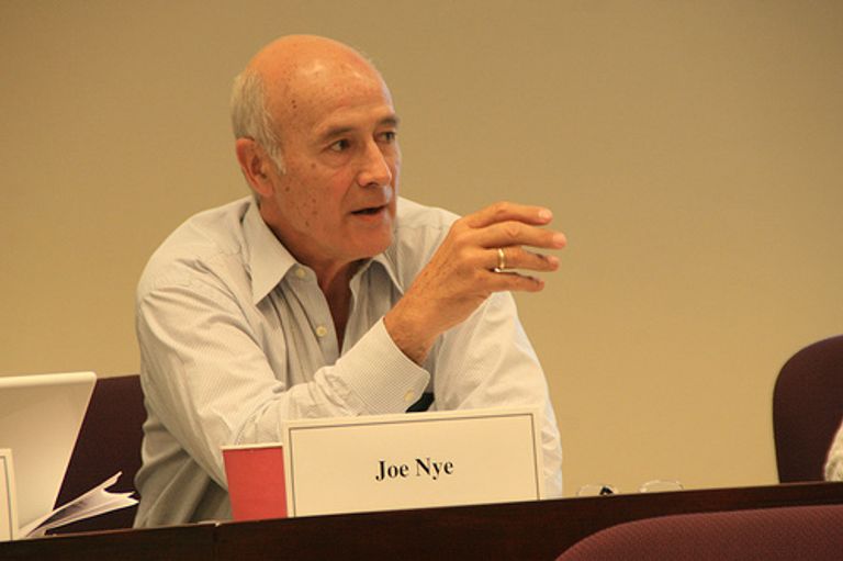 د. جوزيف ناي، أستاذ العلوم السياسية بجامعة هارفارد الأمريكية  مشروع «شارع سمسم» كان يهدف لدعم الأطفال في المناطق المتأثرة بالنزاعات