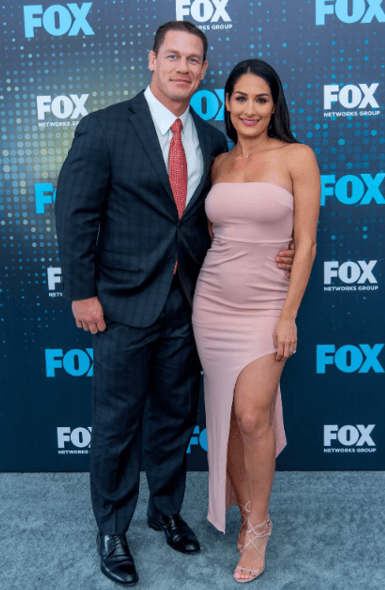 جون سينا ونيكي بيلا