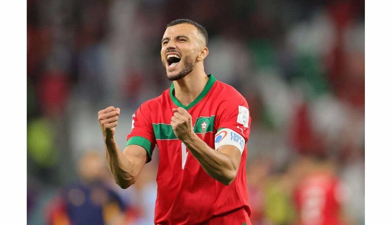 رومان سايس النجم الجزائري إسماعيل بن ناصر