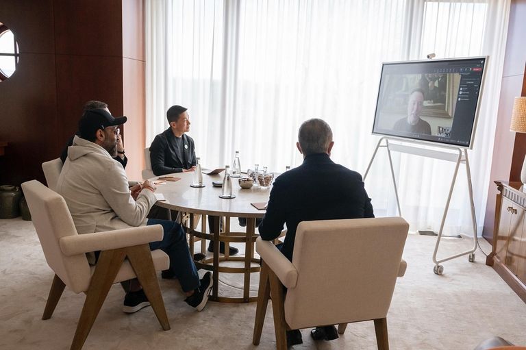 لقاء مع إيلون ماسك جانب من اجتماع الشيخ طحنون بن زايد آل نهيان مع لاري إليسون