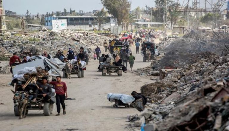 فلسطينيون يغادرون بيت حانون شمال غزة عقب أوامر الإخلاء الإسرائيلية