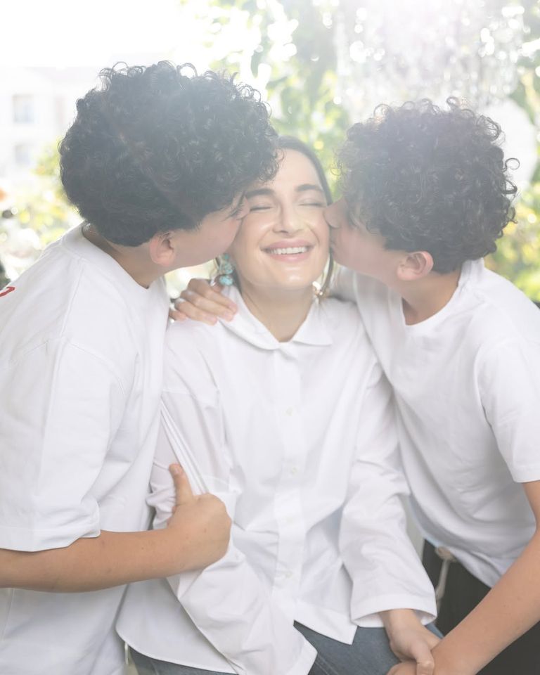 نادين نسيب نجيم وشام الذهبي وأطفالهما