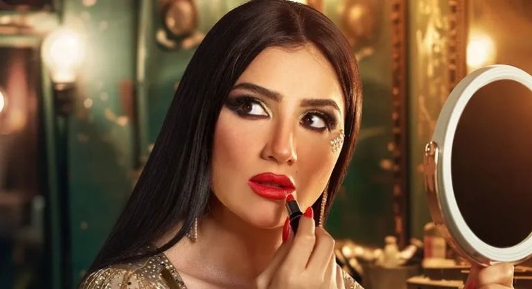 مي عمر في إش إش أحمد زاهر ومي عمر في إش إش