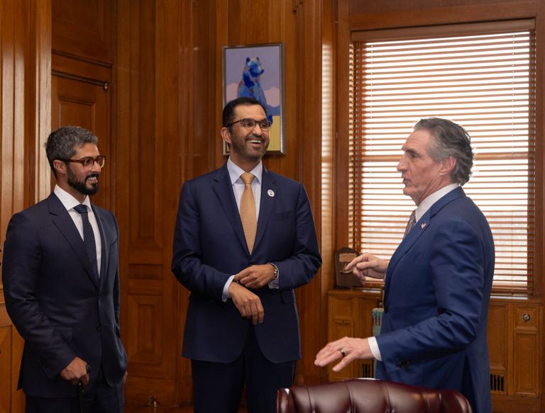 سلطان الجابر يلتقي وزير الداخلية ورئيس مجلس الطاقة الأمريكي