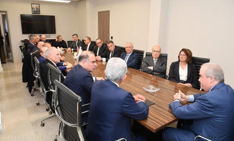 الليرة اللبنانية والدولار الأمريكي 