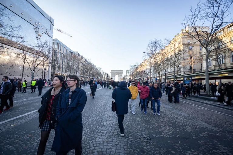 مسارات خالية من السيارات في باريس مسارات خالية من السيارات في باريس