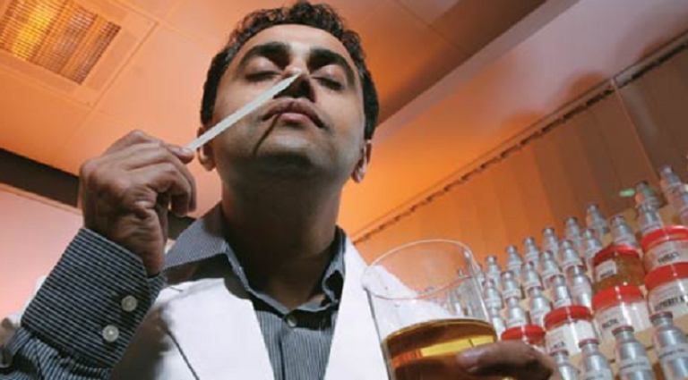 وظيفة شم الإبط لتقييم فعالية مزيلات العرق