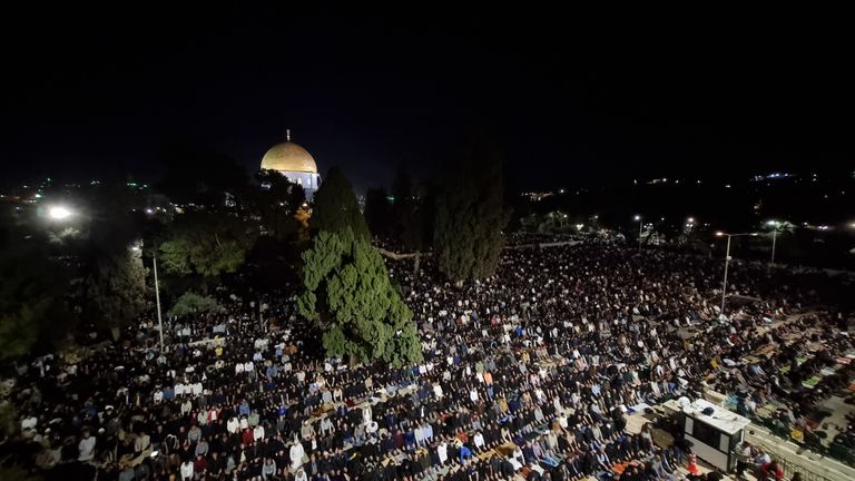 صلاة العشاء والتراويح في الأقصى