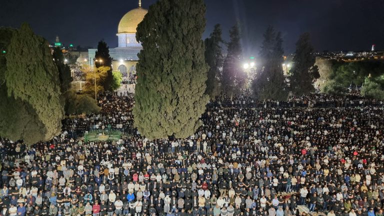 صلاة العشاء والتراويح في الأقصى