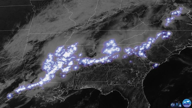 دراسة تشير إلى أن أحد المحفزات المحتملة للبرق قد يكون ذا أصل كوني