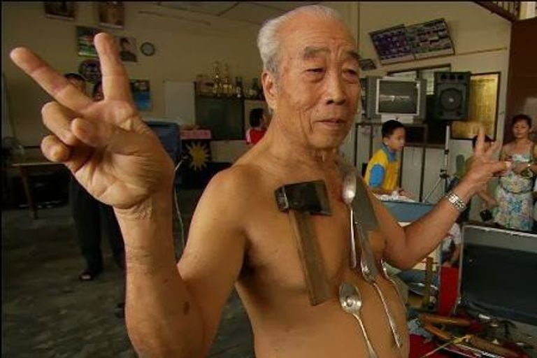 الماليزي ليو ثو لين، الملقب بـ "الرجل المغناطيسي"