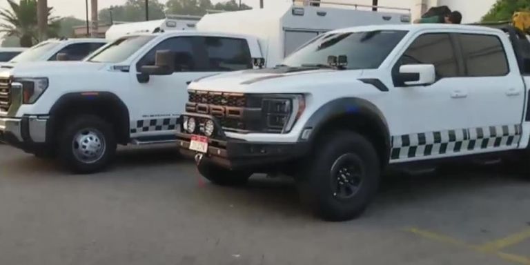 طائرة عسكرية إماراتية في مطار يانغون