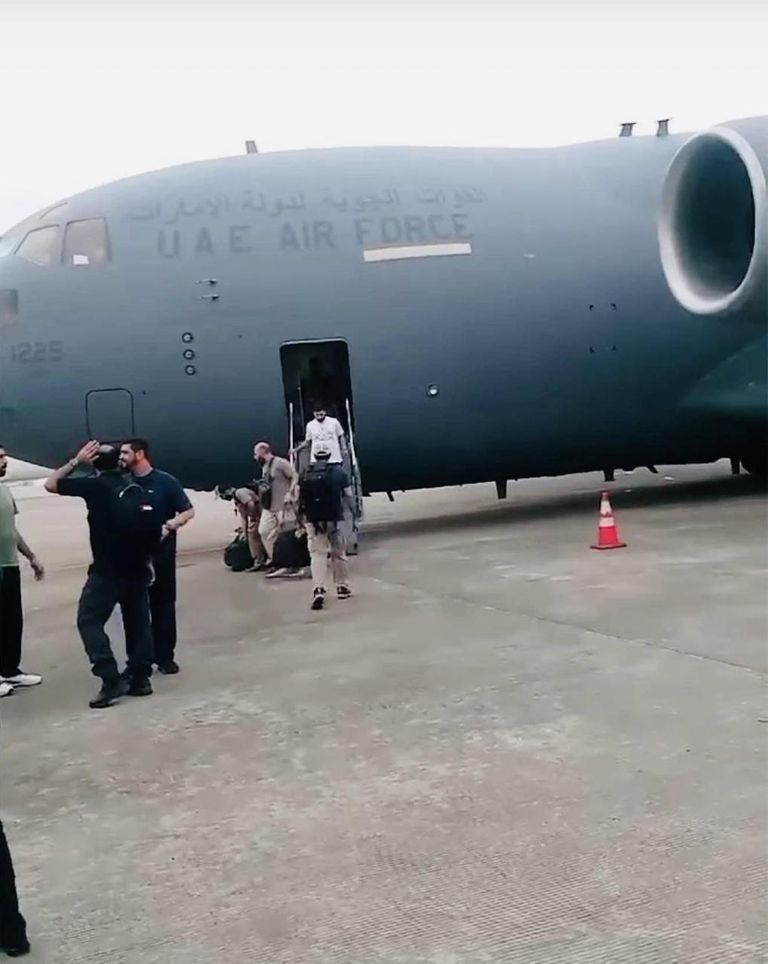 طائرة عسكرية إماراتية في مطار يانغون