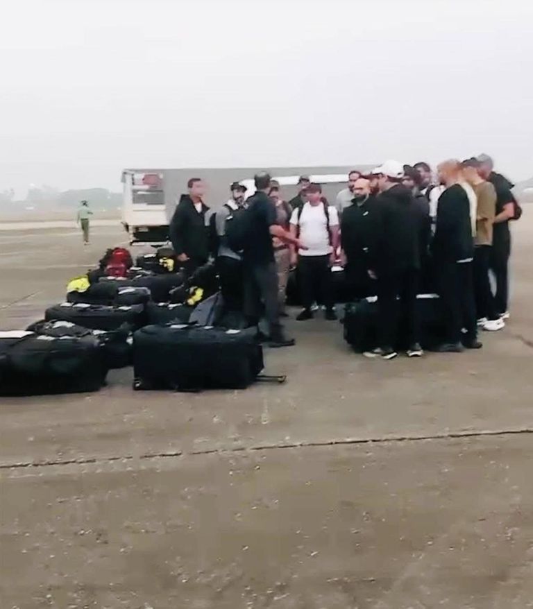 طائرة عسكرية إماراتية في مطار يانغون