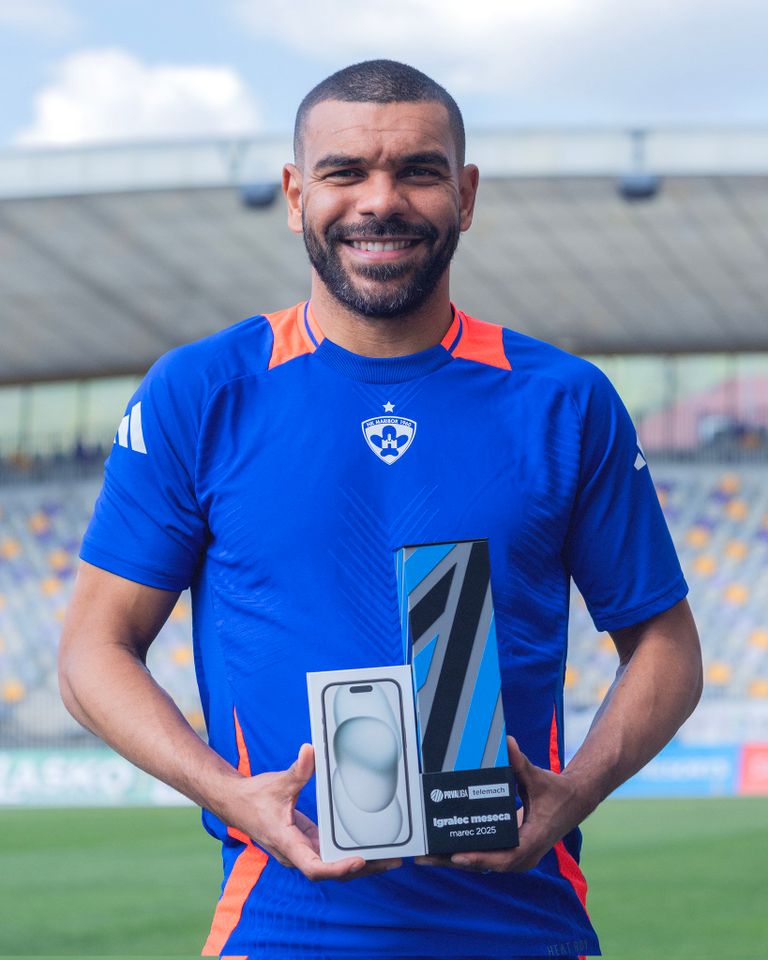 النجم الجزائري العربي هلال سوداني