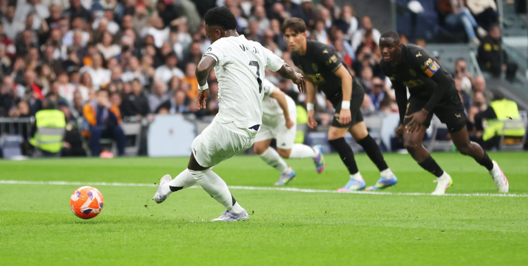 إهدار فينيسيوس ركلة جزاء ضد فالنسيا إهدار فينيسيوس ركلة جزاء ضد فالنسيا