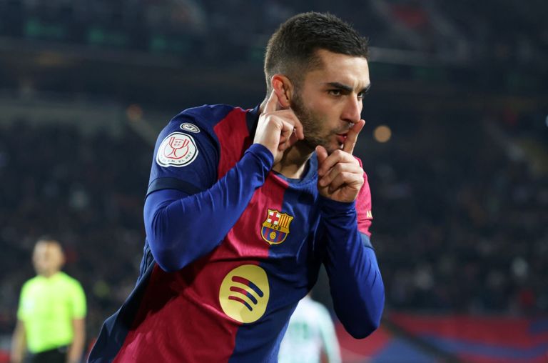 فيران توريس هانز فليك وغافي في برشلونة