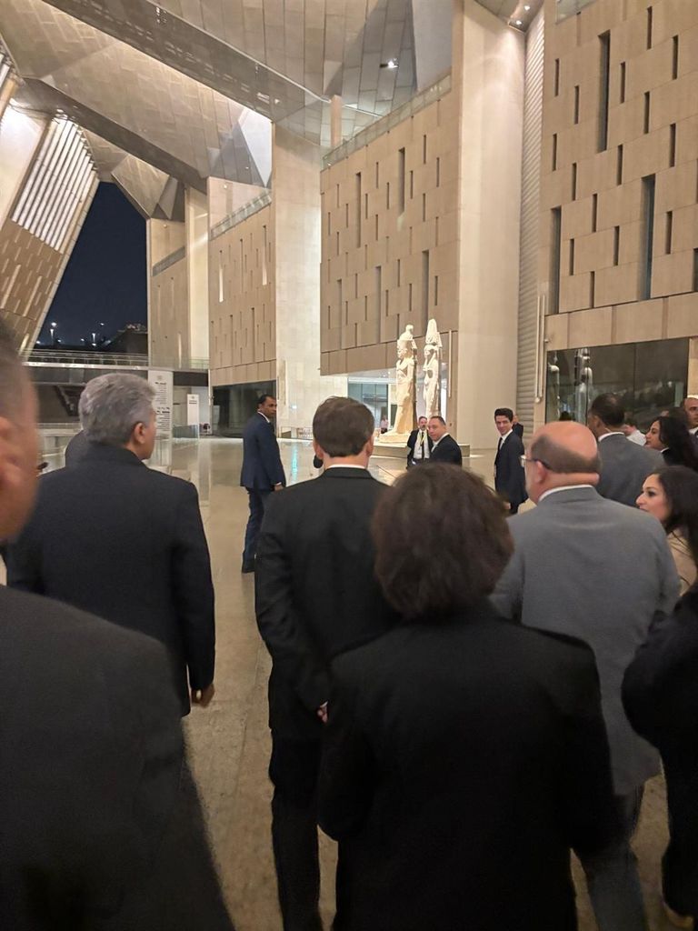 ماكرون داخل المتحف المصري الكبير