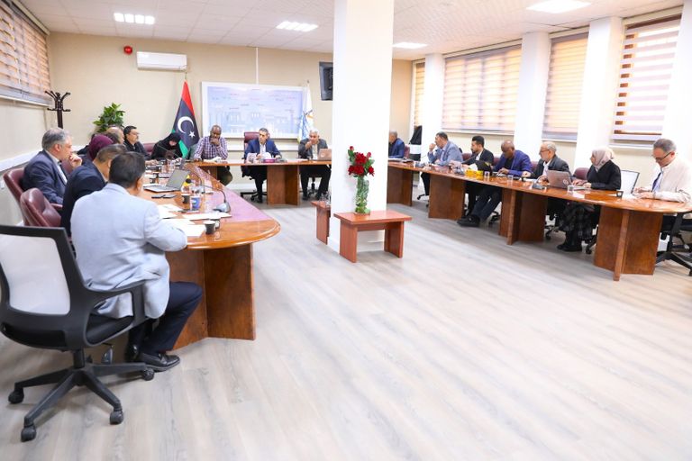 جانب من اجتماع المفوضية الوطنية العليا للانتخابات