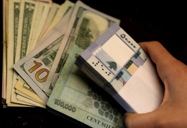 الليرة اللبنانية والدولار الأمريكي - أرشيفية 