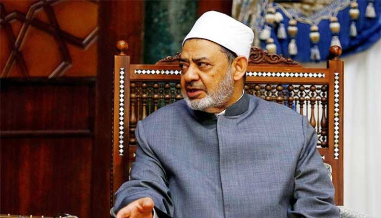 الإمام الأكبر يعود إلى مكتبه بعد وعكة صحية