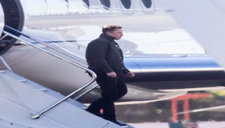 ماسك مع ترامب وروبرت كينيدي وترامب جونيور