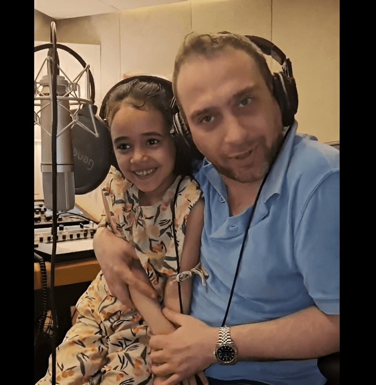 حسام حبيب مع الطفلة فريدة حسام حبيب