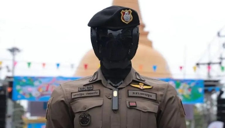 الشرطي الآلي بين أفراد الشرطة التايلاندية
