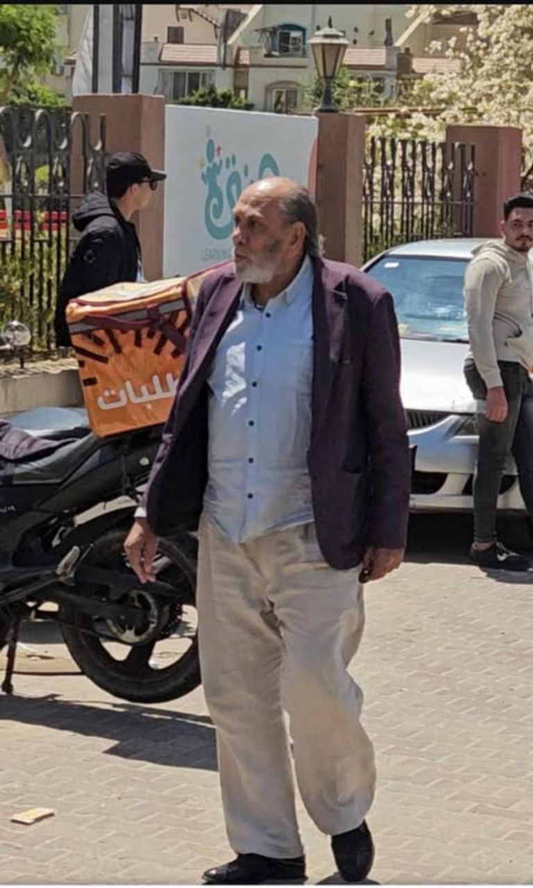 صلاح عبدالله وكريم محمود في جنازة سليمان عيد