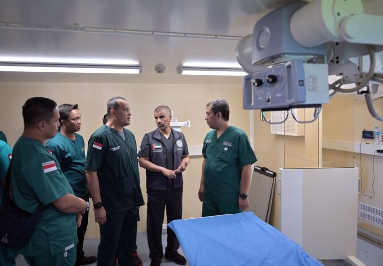 الطاقم الطبي الإندونيسي في المستشفى الإماراتي العائم بالعريش