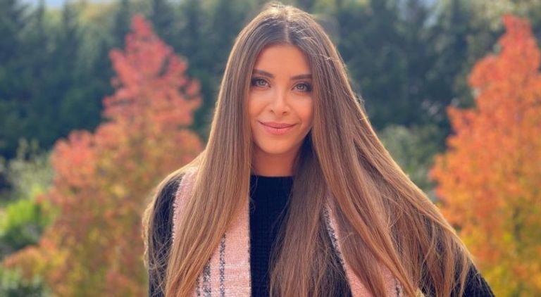 الفنانة نور علي 