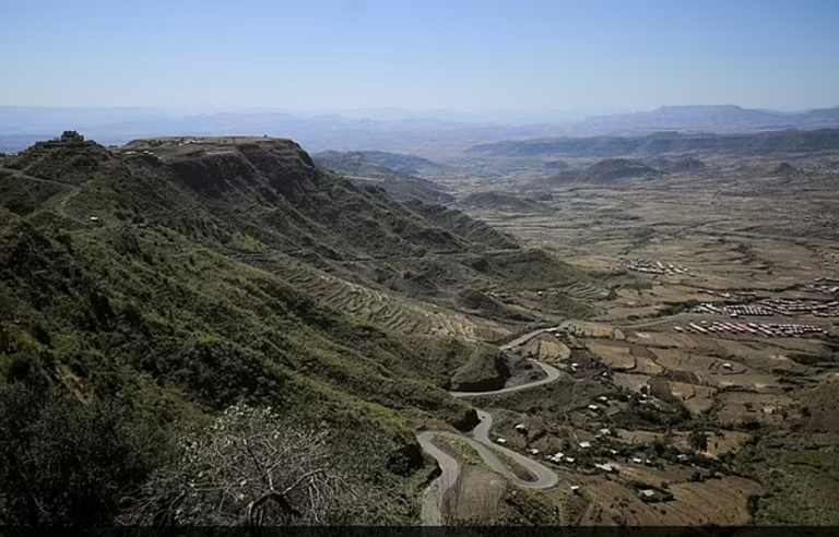 ماء مستخرج من بئر قرب الحدود الإثيوبية السودانية