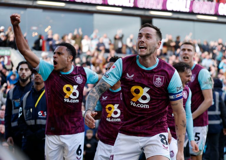 بيرنلي حنبعل المجبري لاعب بيرنلي