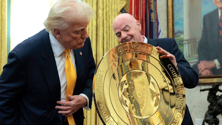 أحد لاعبي منتخب الولايات المتحدة الأول لكرة القدم