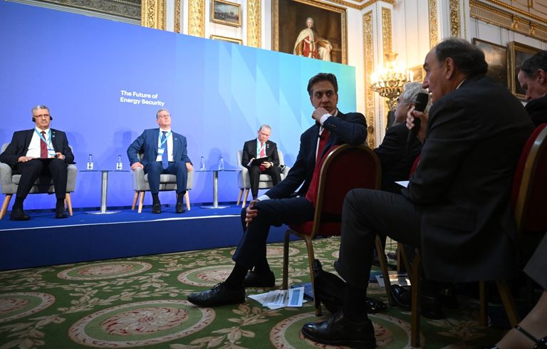 «قمة مستقبل أمن الطاقة» في لندن - أ ف ب