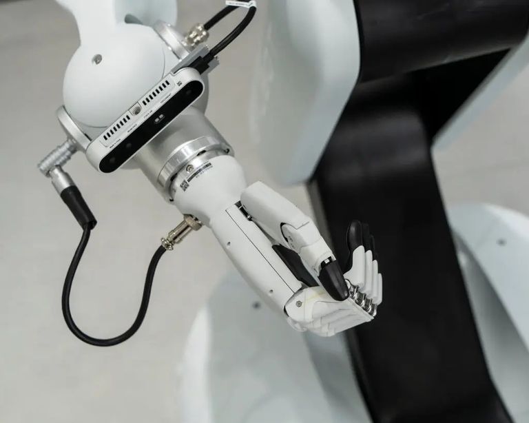 الروبوتات بالمصانع الصينية الروبوتات بالمصانع الصينية