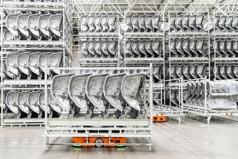 الروبوتات بالمصانع الصينية الروبوتات بالمصانع الصينية