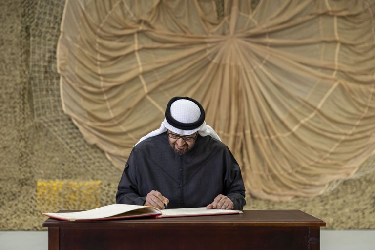 الشيخ محمد بن زايد آل نهيان يزور قيادة لواء خليفة بن زايد الثاني المحمول جواً