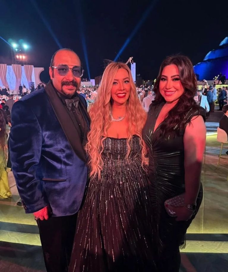 لحظة استثنائية بين أحمد زاهر وابنته ليلى 