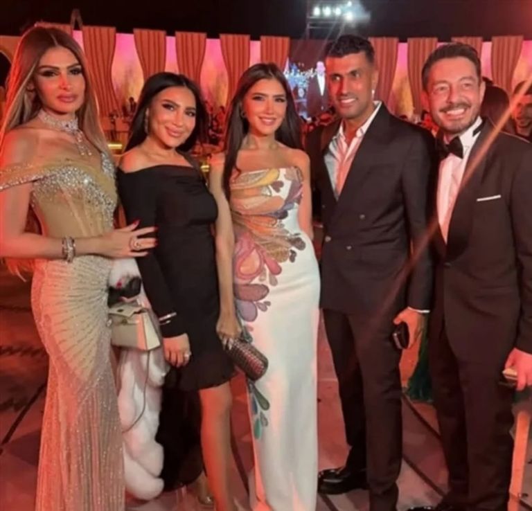 لحظة استثنائية بين أحمد زاهر وابنته ليلى 