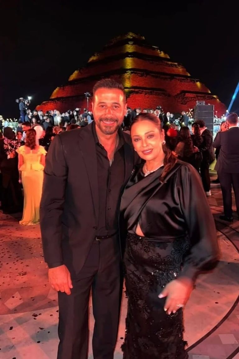 لحظة استثنائية بين أحمد زاهر وابنته ليلى 