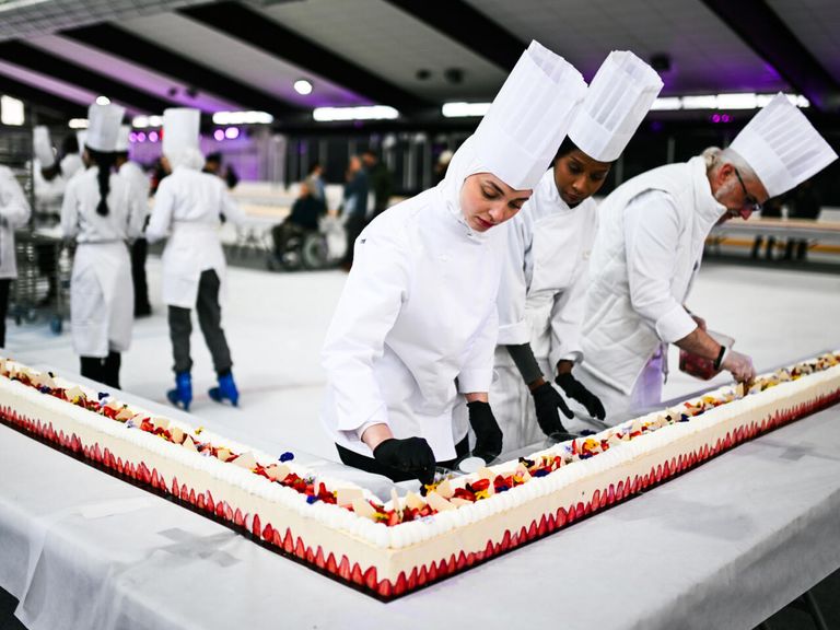 أطول كعكة في العالم