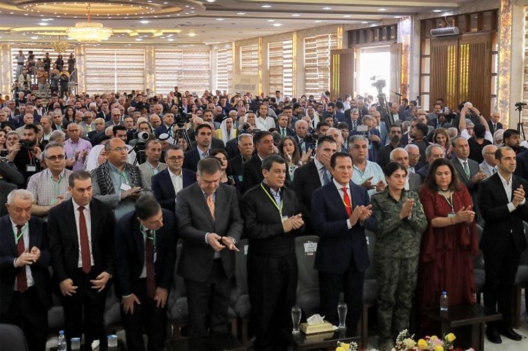 قائد قوات سوريا الديمقراطية مظلوم عبدي خلال المؤتمر